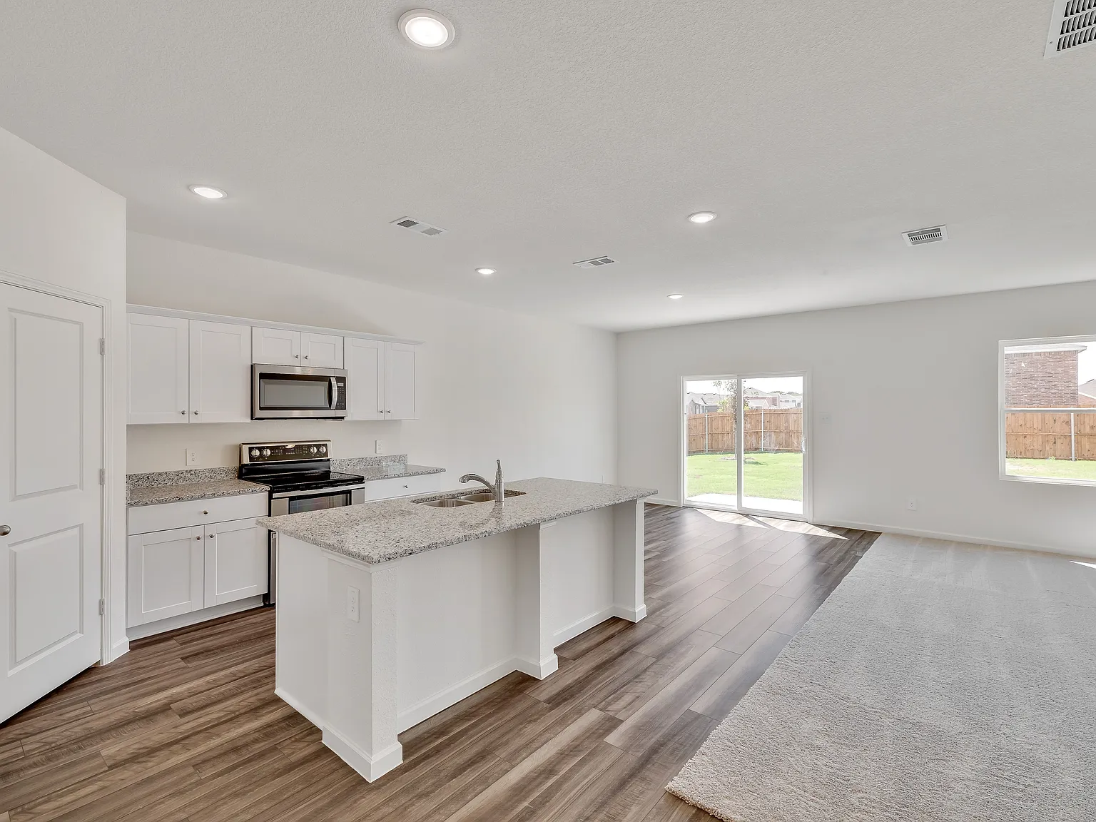 5 bed, 2867 sqft, $2,500 — Photo 3