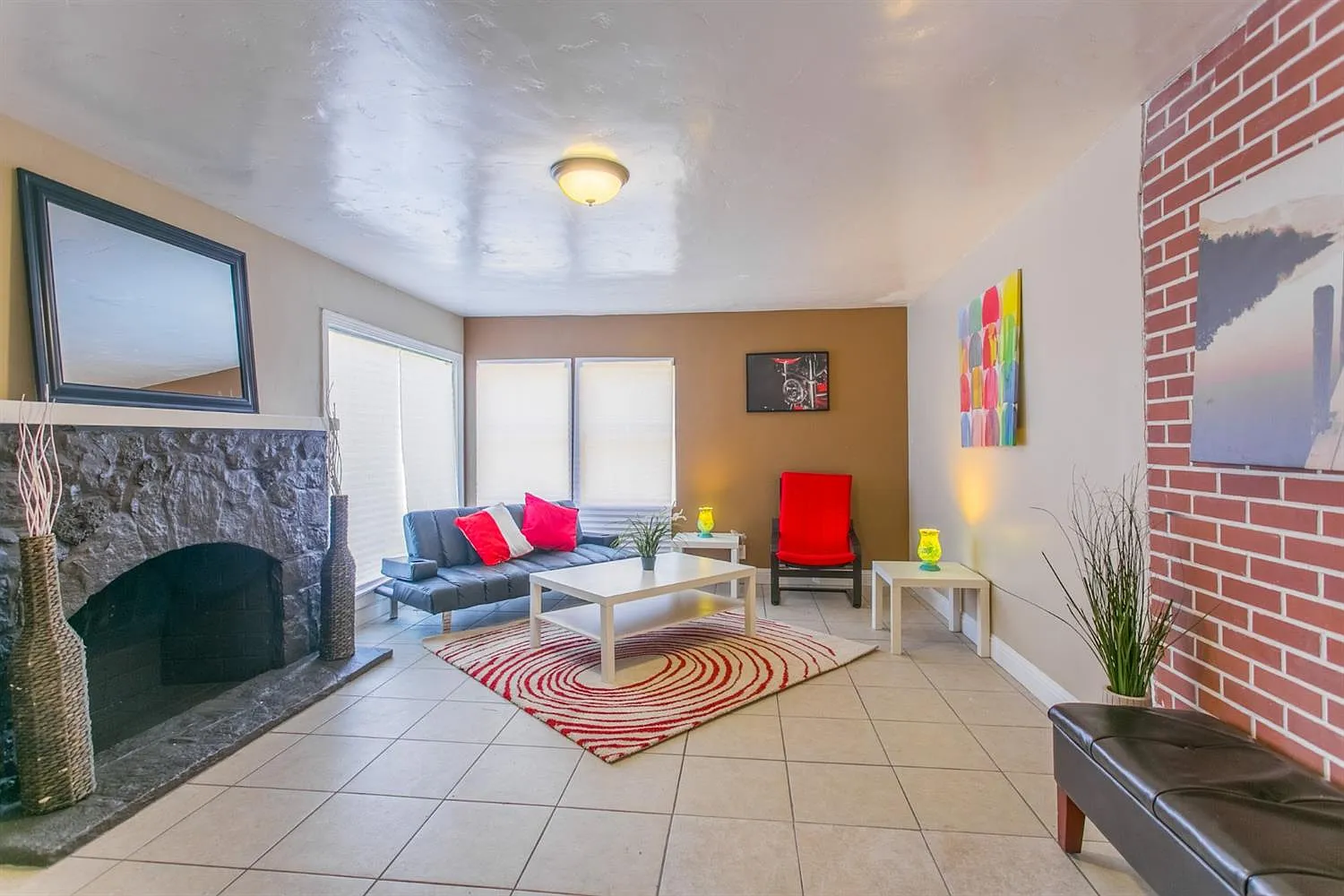 1038 N Airport Way photo 1