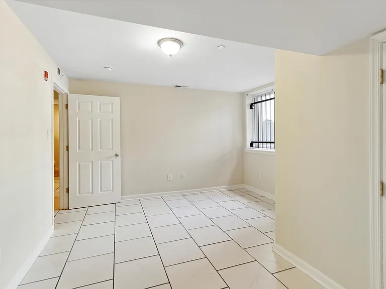 1519-21 N 16th St #13 — Photo 8