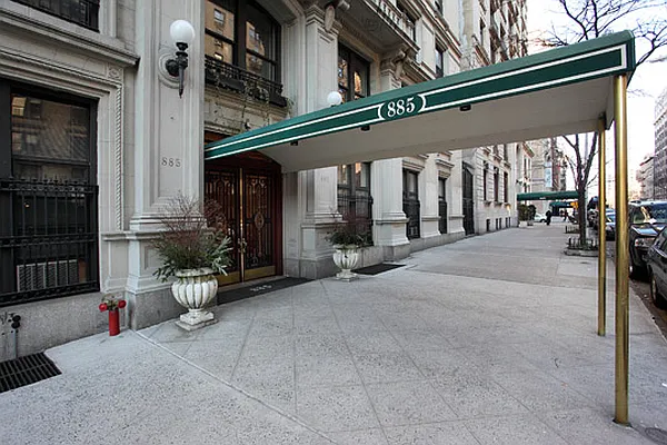 Sold by RE/MAX Town & Country | media 33