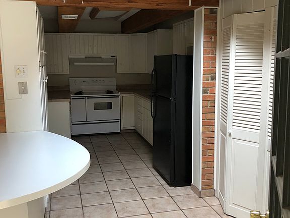 Kitchen on 4403 side