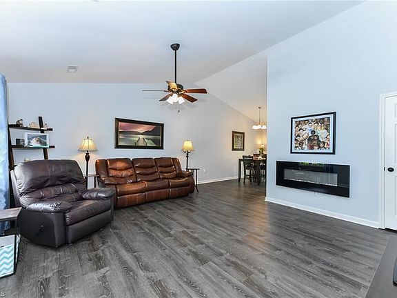 5th image of 2225 W Florida St
