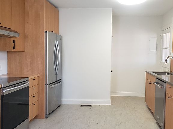 3rd image of 3705 Lealand Ln