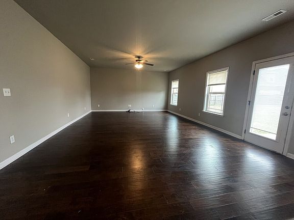 5th image of 215 Reeney Dr