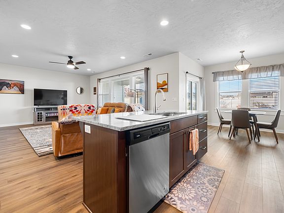 4th image of 1088 E Seraphina St #1088