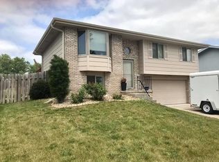 5810 W Thatcher Ln, Lincoln, NE 68528