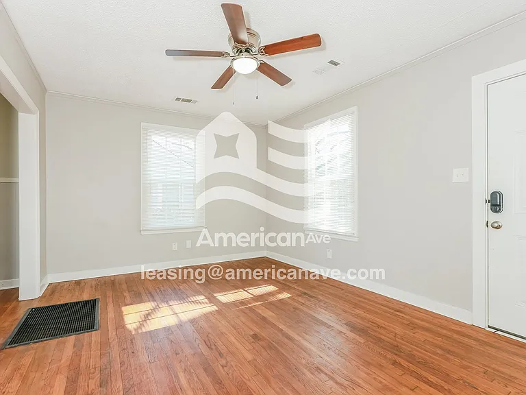 1440724_003_wm_-_living_room_13540111.jpg