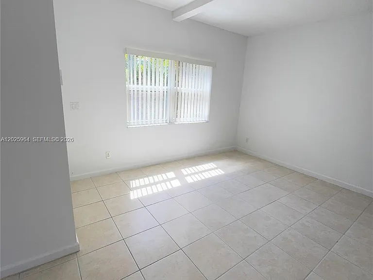 718 NE 4th Ct #718 — Photo 10