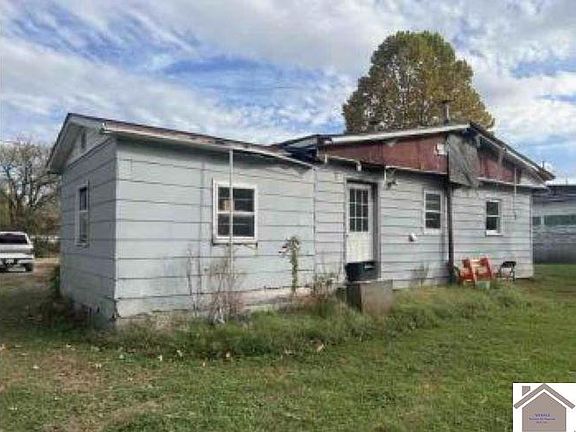 2nd image of 415 Hubbardsville Ln