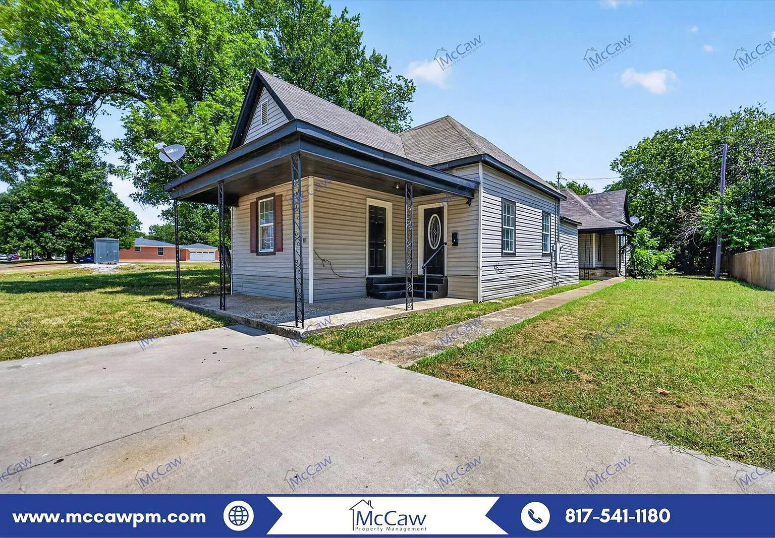 3 bed, 1.0 bath, 1318 sqft, $1,100 — Photo 1