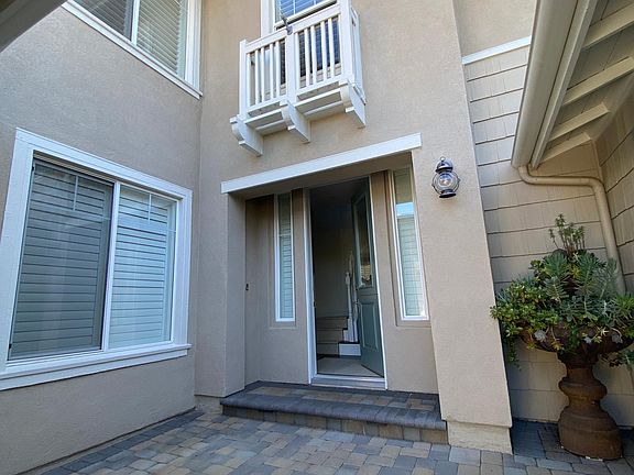 3rd image of 4900 Calle Vida