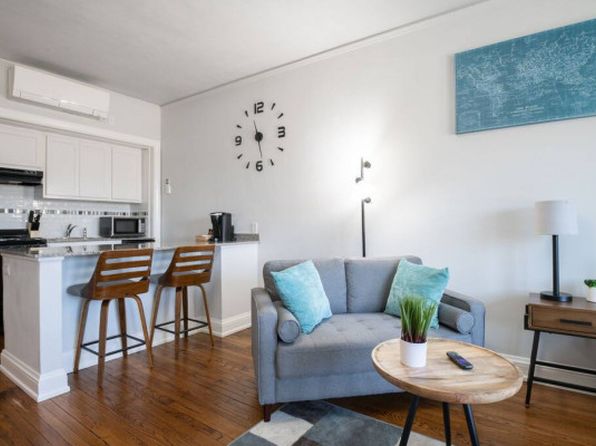 107 SW Perry Ave #201