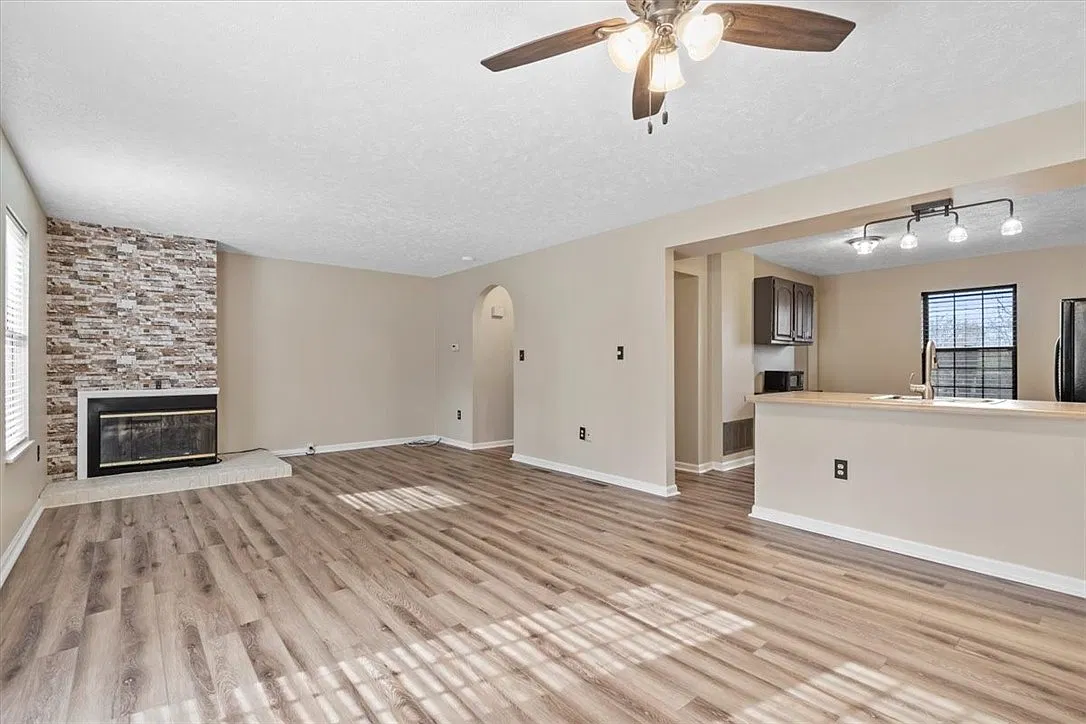 3 bed, 4.0 bath, 1464 sqft, $1,850 — Photo 3