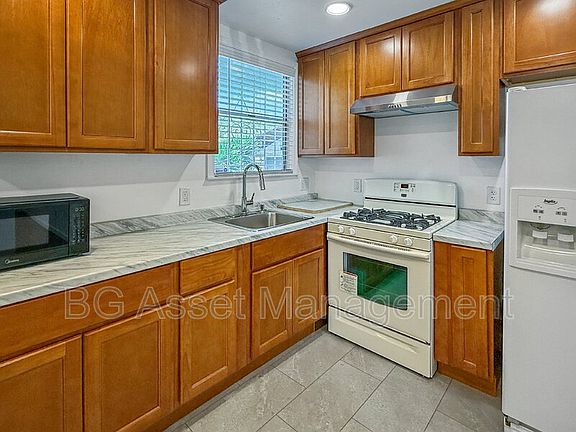 5th image of 571 El Paseo Dr