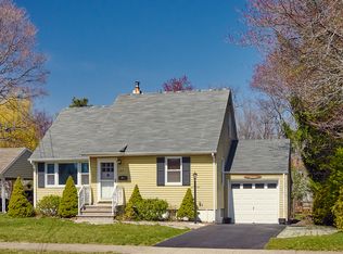 517 Riverview Rd, Pompton Lakes, NJ 07442