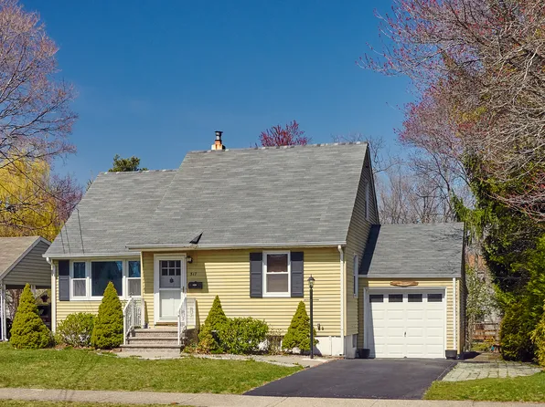 517 Riverview Rd, Pompton Lakes, NJ 07442