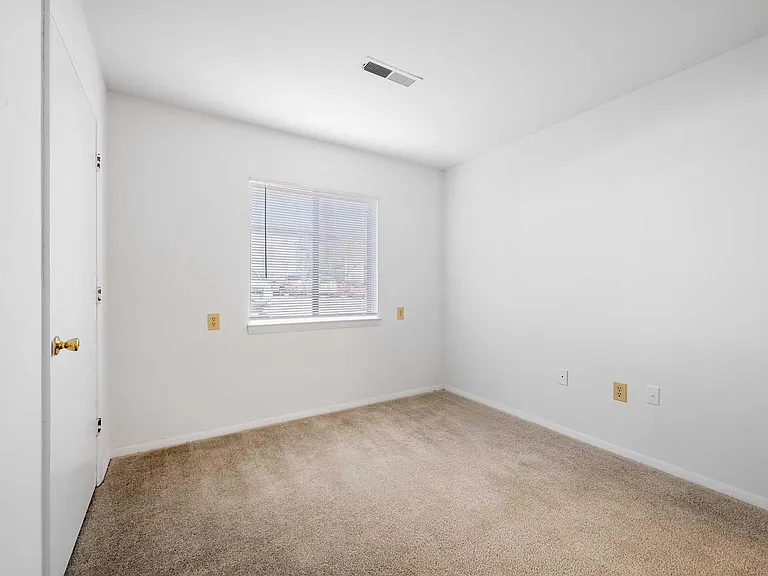 Foxridge Apartment Homes — Photo 211