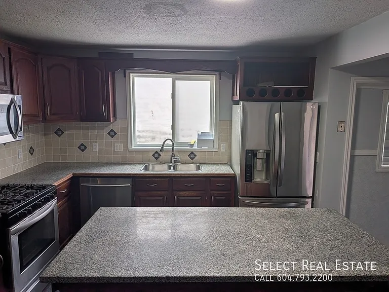 46365 Cessna Dr — Photo 10
