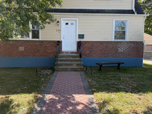 134 Scranton Ave, Lynbrook, NY 11563