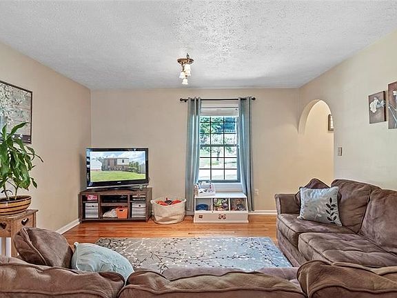 4th image of 150 Dinwiddie Dr