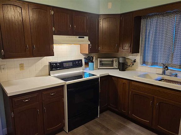 5th image of 3625 Jones St