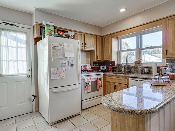 5th image of 1447 Joyce Ln
