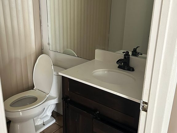 3rd image of 5263 Middle Ct