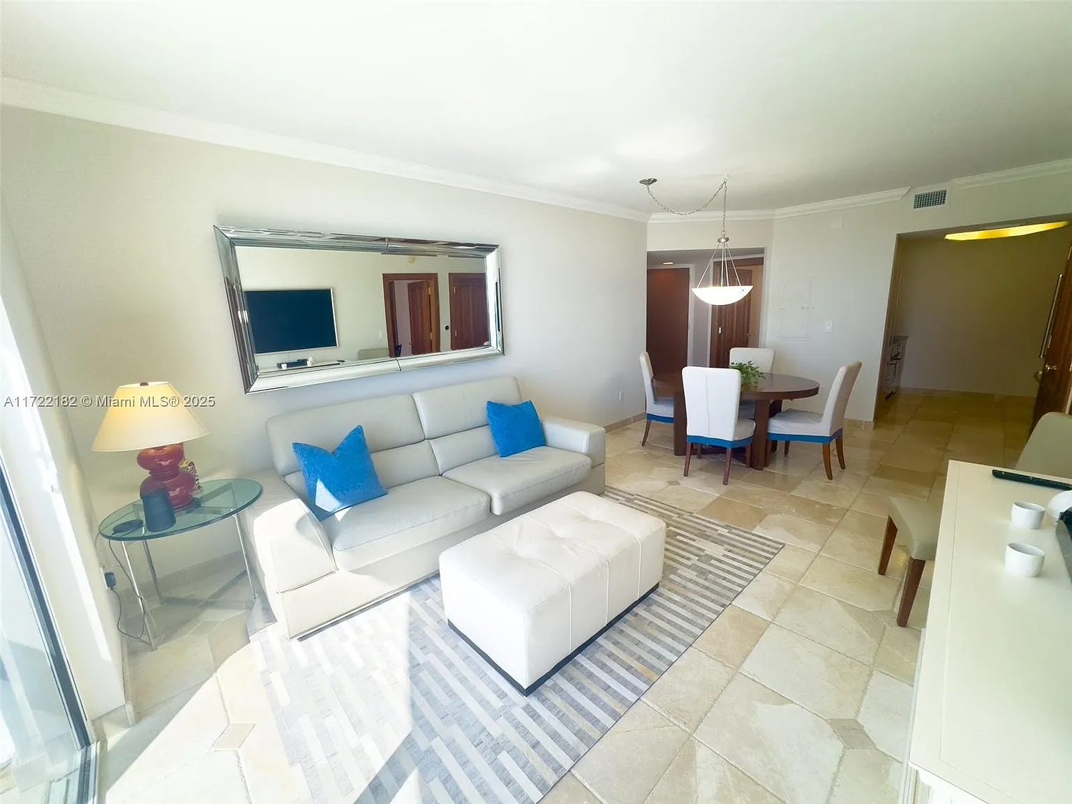 Akoya Condo — Photo 2