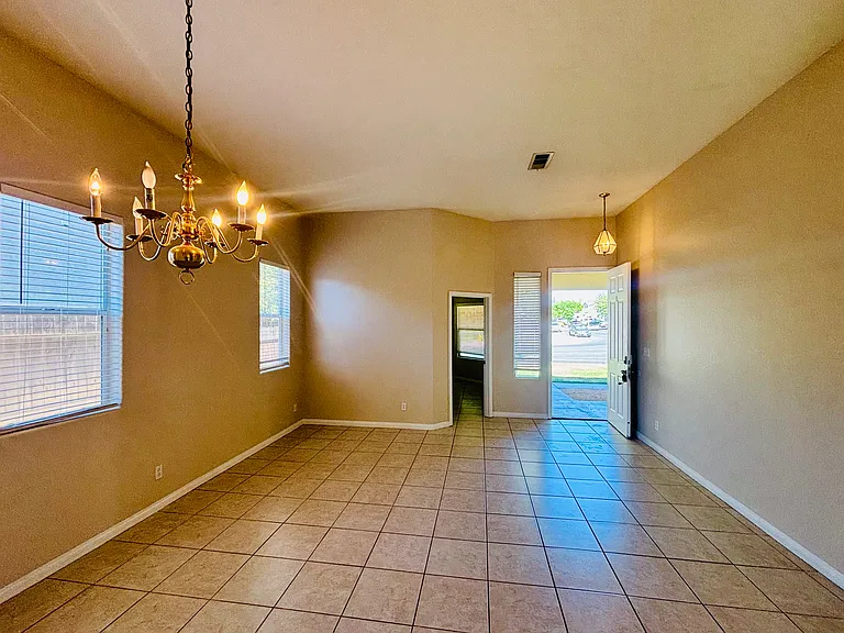 42309 Portland Ln — Photo 3