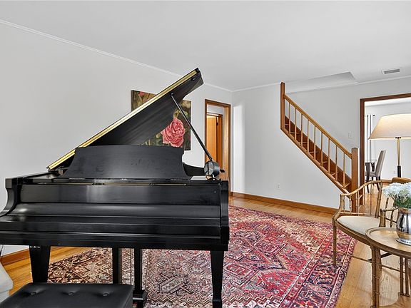 5th image of 107 Franklin St
