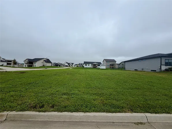 4640 177th St, Waukee, IA 50263