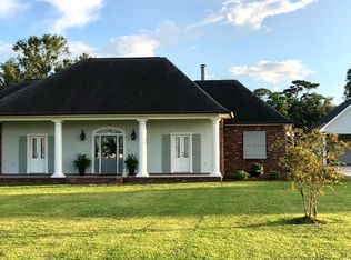 110 Longwood Dr, Napoleonville, LA 70390