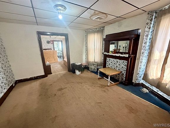 5th image of 297 Hamburg St