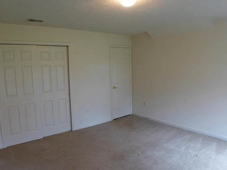 10008 Manor Pl — Photo 15