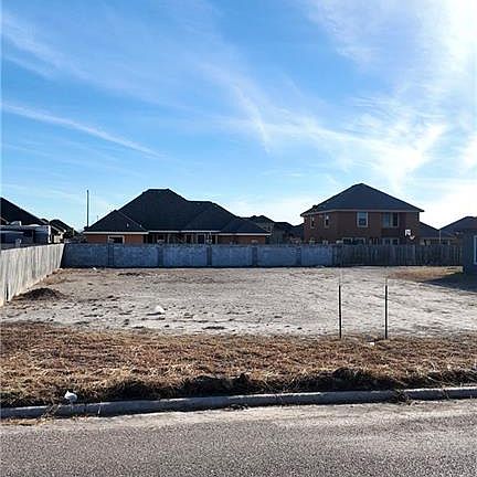 4th image of 404 River Crest St