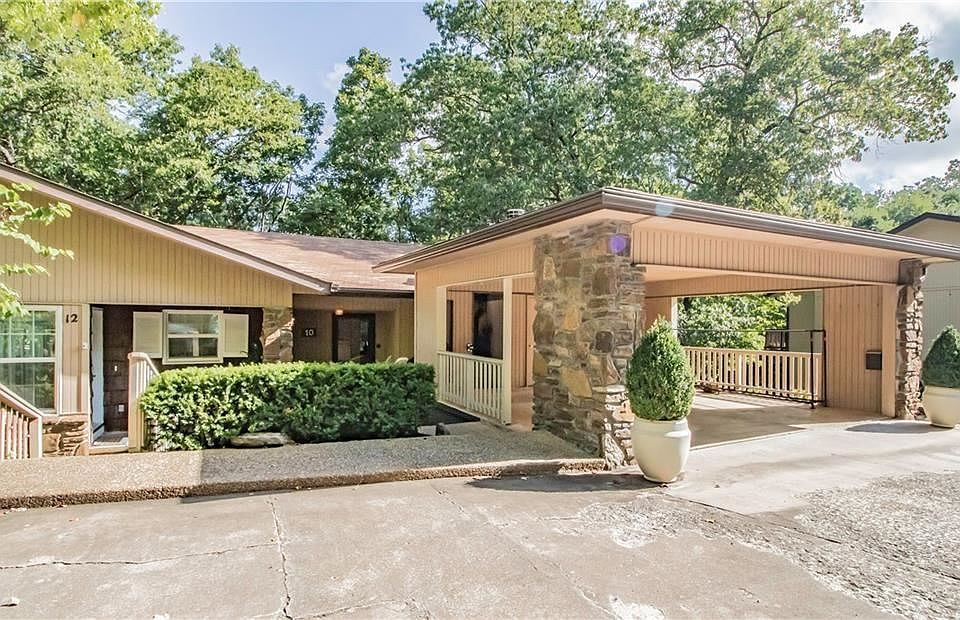 1st image of 10 Gretchen Ln