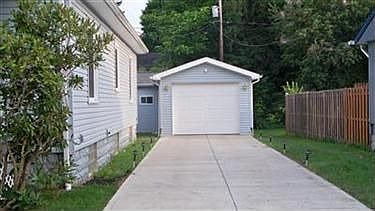 3rd image of 368 Pearl St