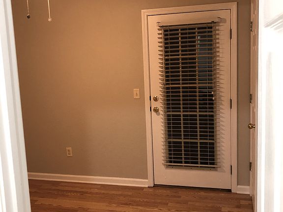 3rd image of 2835 Jersey Ave