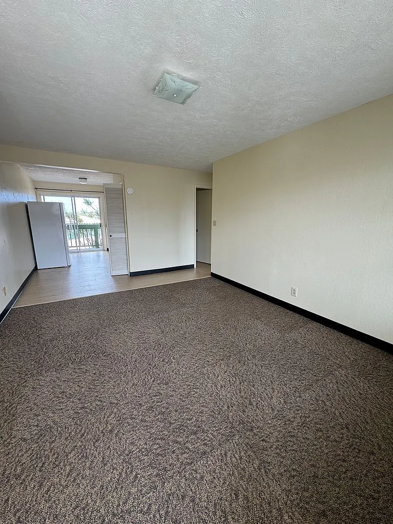 Kalani Condos — Photo 3