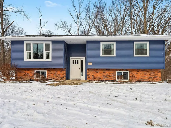 451 Six Mile Rd, Whitmore Lake, MI 48189