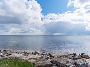 3240 Old Orchard Ln, Oshkosh, WI 54902