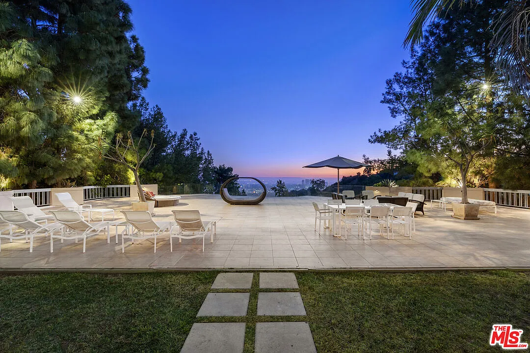 6 bed, 7.0 bath, 8060 sqft, $39,500 — Photo 1