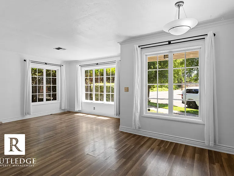 307 Monroe St — Photo 6