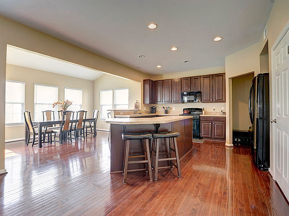 2nd image of 3709 Lilly Ln