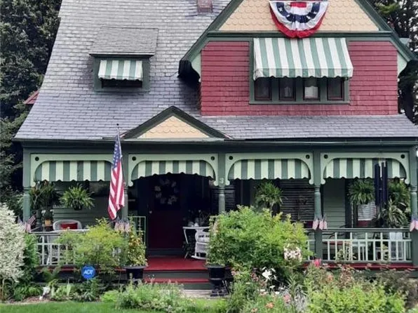 3 Washington St, Nazareth, PA 18064