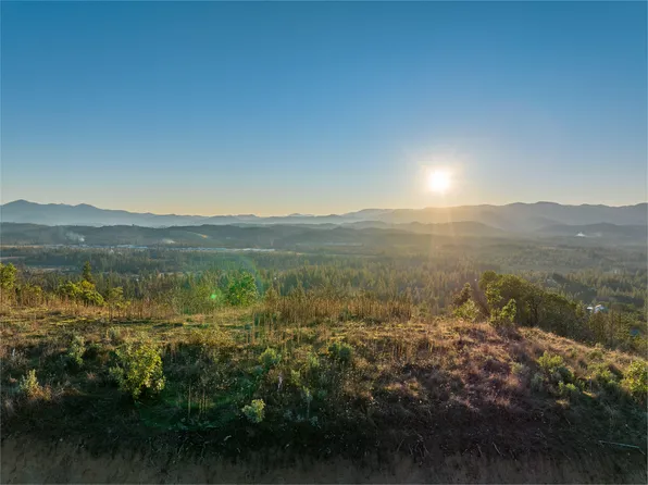 147 McKenzie Ridge Rd, Grants Pass, OR 97526