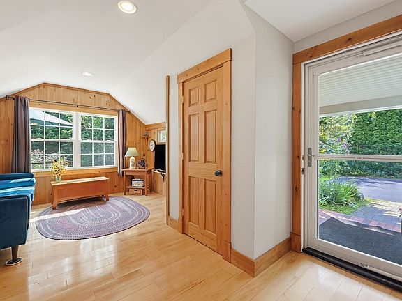4th image of 39 Norwood St