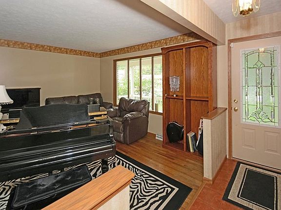 3rd image of 78 Huntington Woods Pkwy