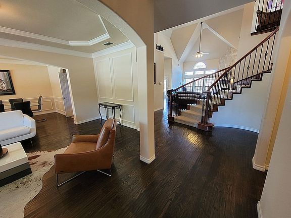 4th image of 6303 Creekwood Ct