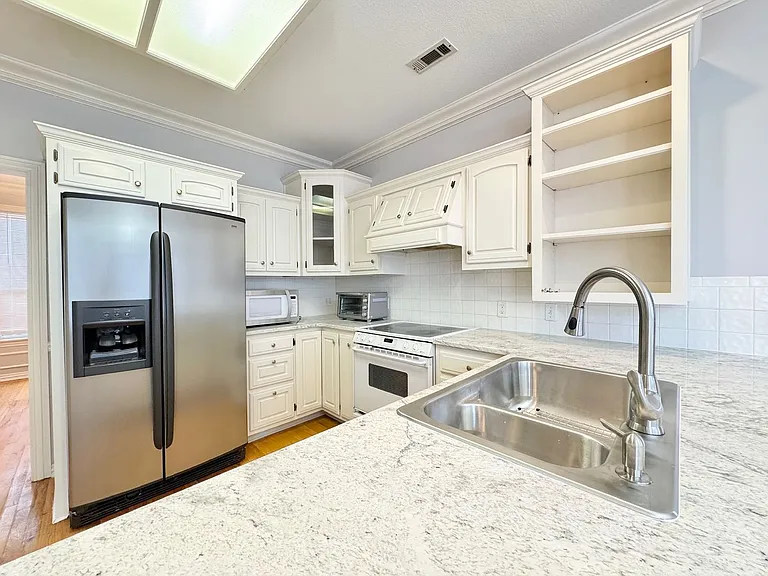 3834 E Chadwick Dr — Photo 8